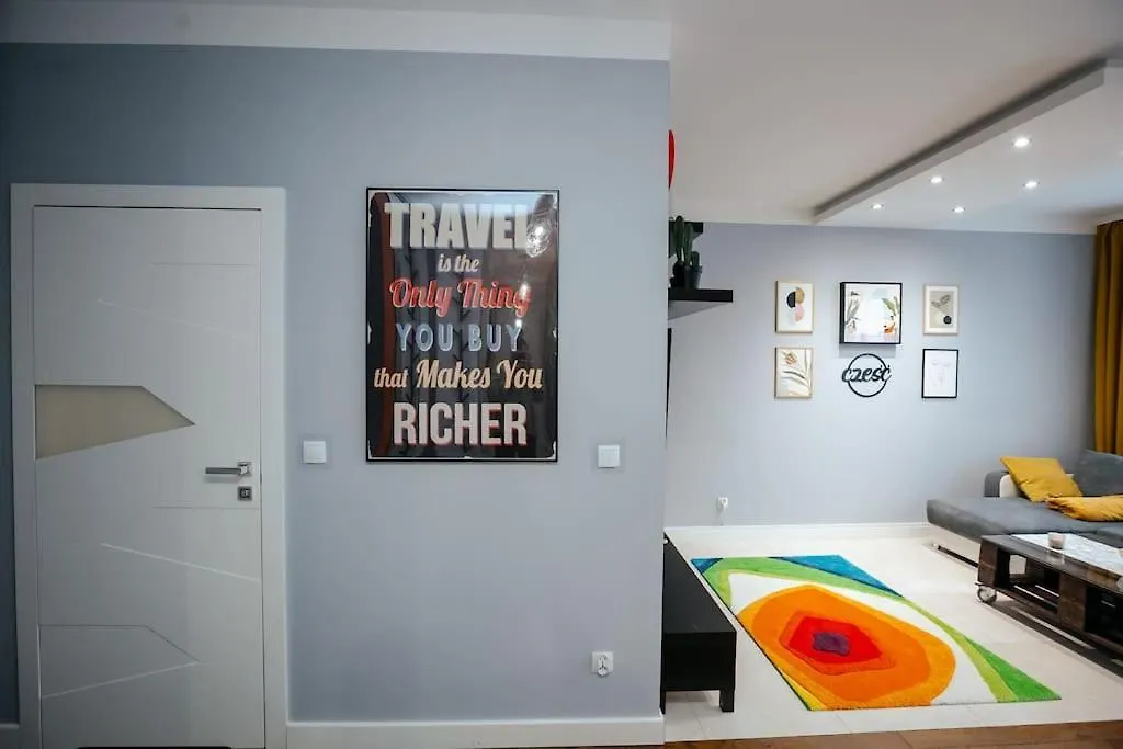 Modern, Spacious Apartment With Garage And Balcony ワルシャワ