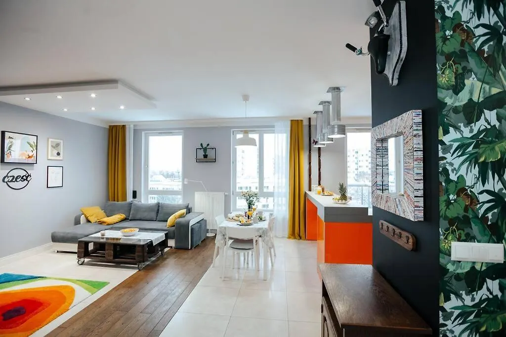 Modern, Spacious Apartment With Garage And Balcony ワルシャワ