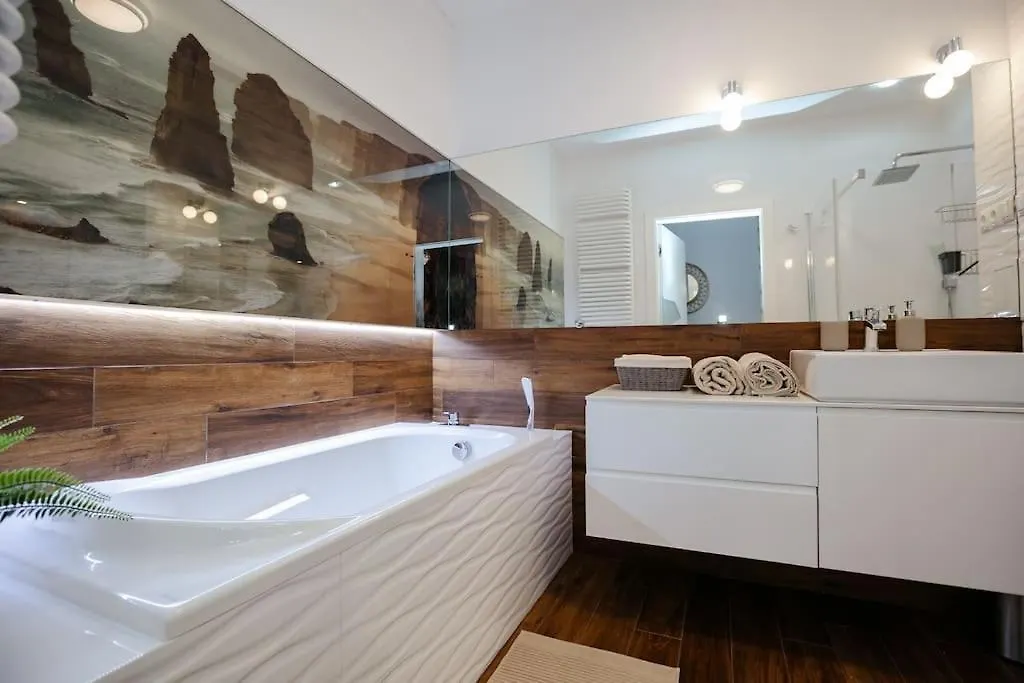 Modern, Spacious Apartment With Garage And Balcony ワルシャワ 0*,
