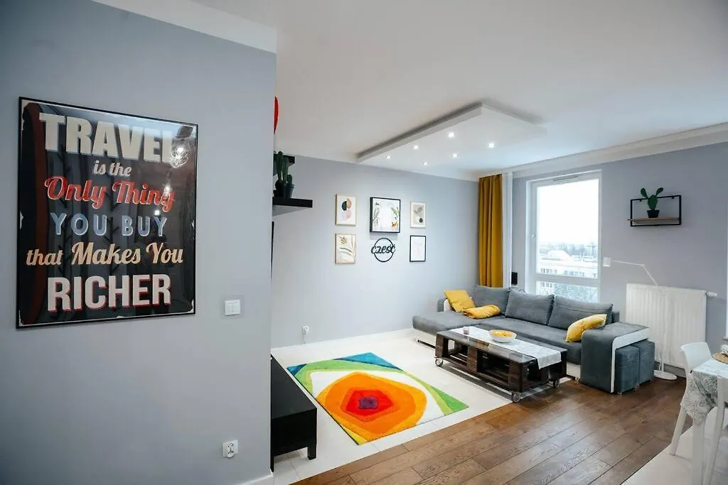 Modern, Spacious Apartment With Garage And Balcony ワルシャワ