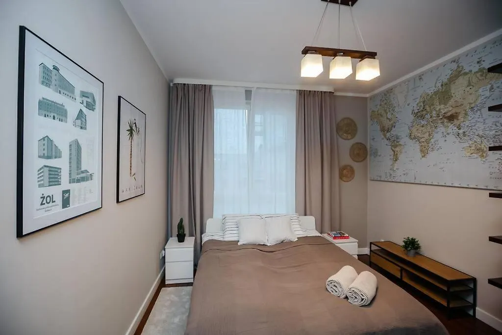 Modern, Spacious Apartment With Garage And Balcony ワルシャワ