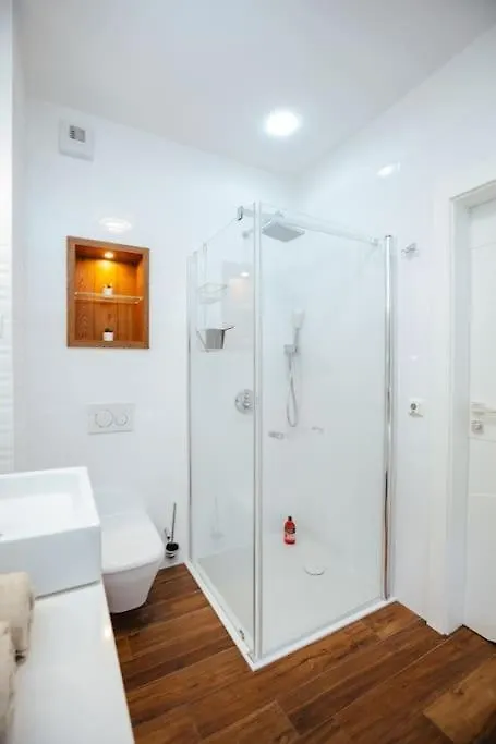 Modern, Spacious Apartment With Garage And Balcony ワルシャワ 0*,
