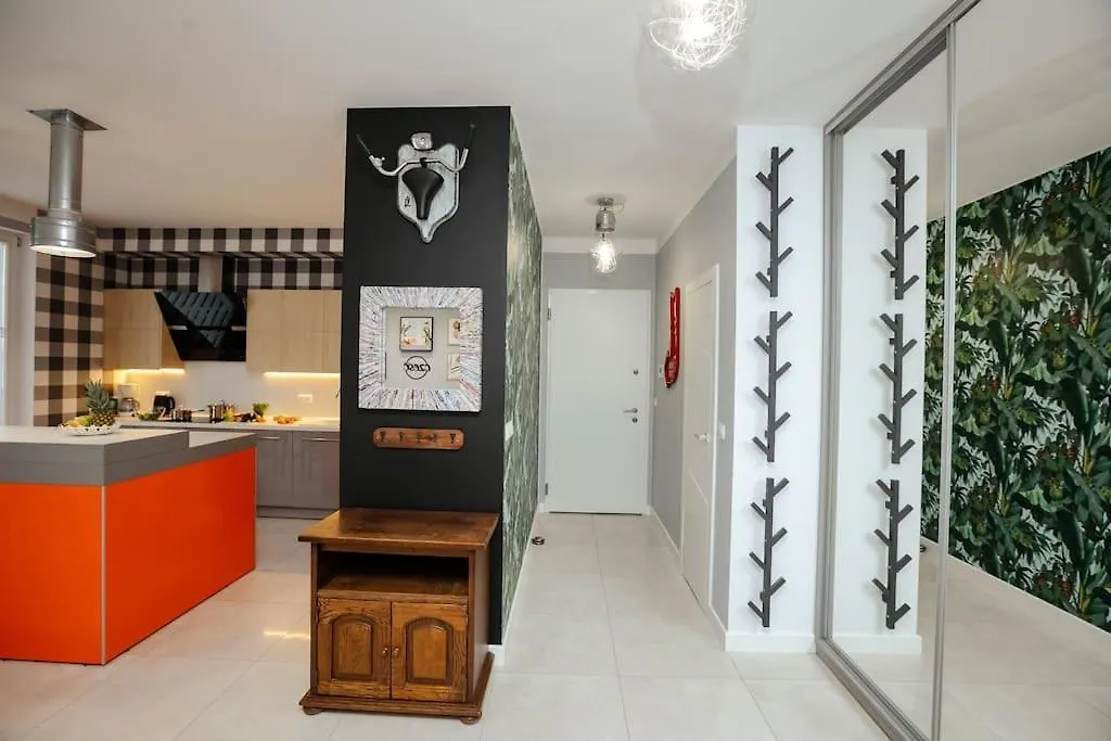 Modern, Spacious Apartment With Garage And Balcony ワルシャワ